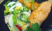 Amur s lehkým jarním salátem
