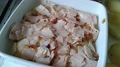 Brambory zapečené s ricottou, sušenými rajčaty a ořechy