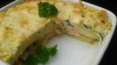 Brambory zapečené s ricottou, sušenými rajčaty a ořechy