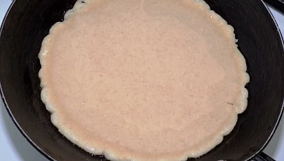 Celozrnné omeletky s horkým ovocem