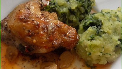 Country kuře s česnekem a špenátovými brambory