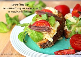 Crostini se 7-minutovým vejcem a ančovičkami