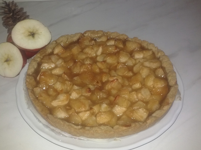 Jablečný karamelový koláč