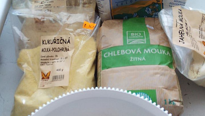 Kokosové řezy s ořechy a slunečnicí