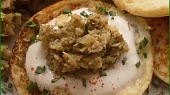 Kynuté bramborovo-sýrové lívanečky s houbovým "kaviárem"