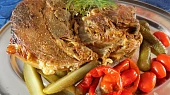 Pikantní pomalu pečené koleno