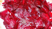 Salát z červené řepy  s paprikou a ovčím sýrem