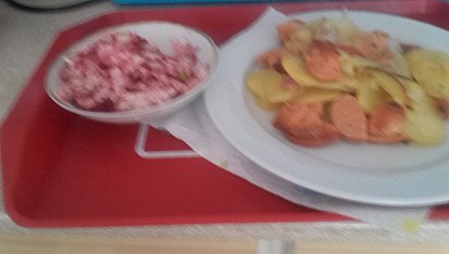 Salát z červené řepy se sezamem a pórkem