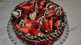 Slavnostní čokoládový dort s ovocem
