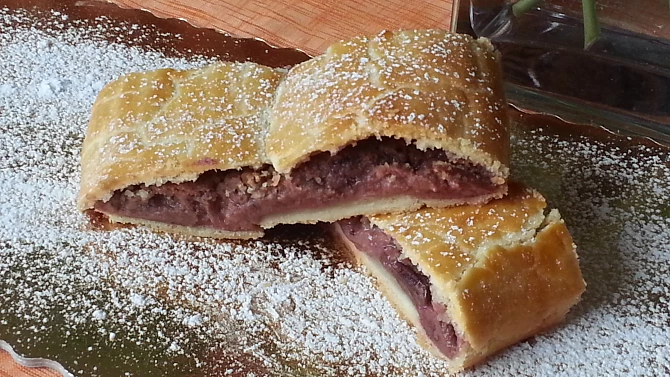 Švestkový závin s mandlemi (i DIA)