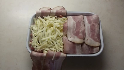 Zapečené mleté maso se slaninou a sýrem