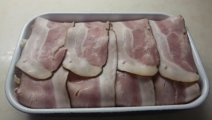 Zapečené mleté maso se slaninou a sýrem