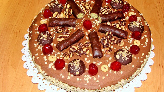Zdravější ořechový dort s mascarpone, čokoládou a banány