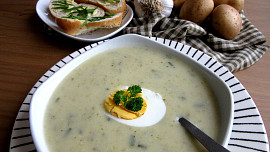 Bramborovo - česneková krémová polévka