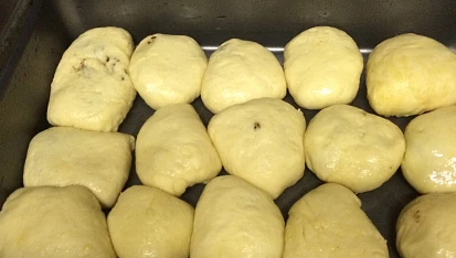 Kynuté buchty s povidly, za syrova