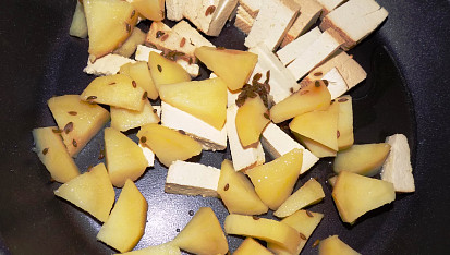 Mangoldová pánev s tofu