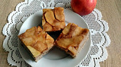 Obrácený koláč s jablky (variace na Tarte tatin) bez lepku, mléka a vajec