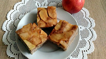 Obrácený koláč s jablky (variace na Tarte tatin) bez lepku, mléka a vajec