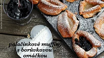 Palačinkové muffiny s borůvkovou omáčkou