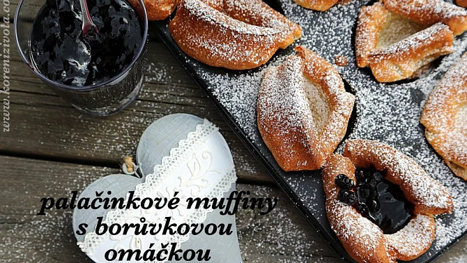 Palačinkové muffiny s borůvkovou omáčkou
