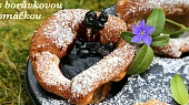 Palačinkové muffiny s borůvkovou omáčkou