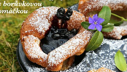 Palačinkové muffiny s borůvkovou omáčkou
