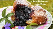 Palačinkové muffiny s borůvkovou omáčkou