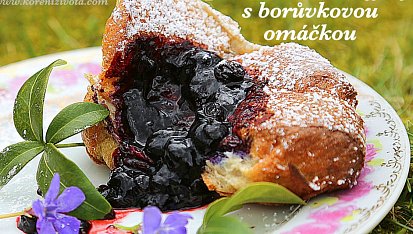 Palačinkové muffiny s borůvkovou omáčkou