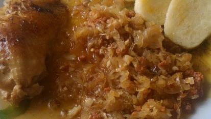 Pečené kuře, plněné kysaným zelím, kuře,plněné kysaným zelím