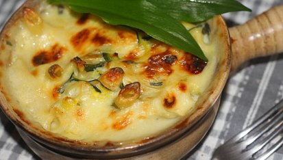 Penne zapečené s cuketou a medvědím česnekem