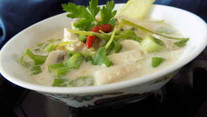 Thajská kuřecí polévka Tom Kha