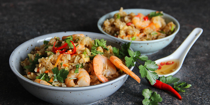 Thajská smažená rýže s krevetami a pikantní zálivkou