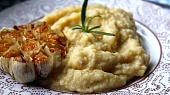 Jáhlovo-květáková kaše s pečeným česnekem