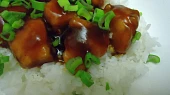 Medová kuřecí prsa sriracha