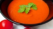 Polévka z pečených rajčat s řapíkatým celerem a pórkem