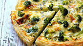 Quiche s brokolicí a modrým sýrem