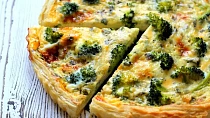 Quiche s brokolicí a modrým sýrem