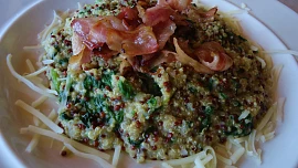 Quinoa se špenátem v sýrové omáčce