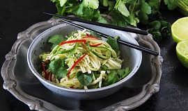 Thajský salát z ředkve a okurky