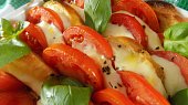 Zapečené caprese s bagetkou