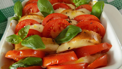 Zapečené caprese s bagetkou