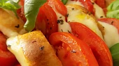 Zapečené caprese s bagetkou