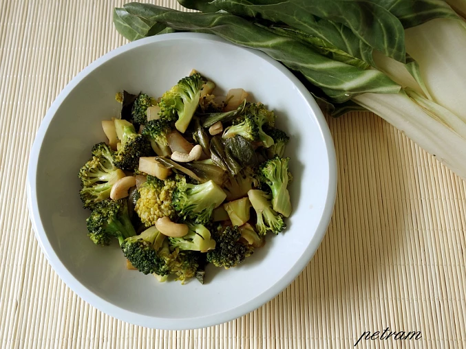 Brokolicovo-mangoldová směs tak trochu po čínsku