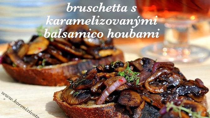 Bruschetta s karamelizovanými balsamico houbami
