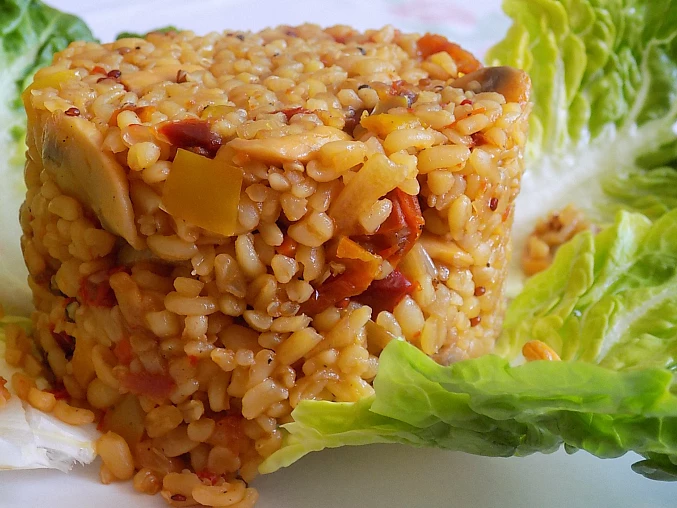 Bulgur s quinoa se sušenými rajčaty a žampiony Bulgur s quinoa se sušenými rajčaty a žampiony