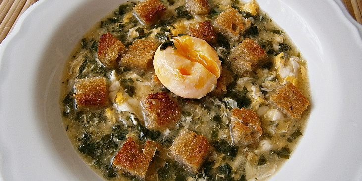 Česneková polévka s vejci
