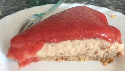 Dortík s rebarborou a jahodami