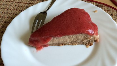 Dortík s rebarborou a jahodami