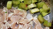 Drůbeží ňadro (prso) s rebarborovou šalší ( Filet w sosie z rabarbarem )