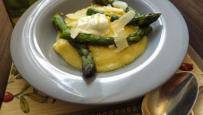 Krémová polenta se zeleným chřestem
